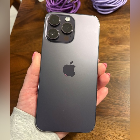 Apple iPhone 14 Pro Max Bundle in Deep Purple - UNLOCKED - 128 GB - MINT! - Picture 6 of 9